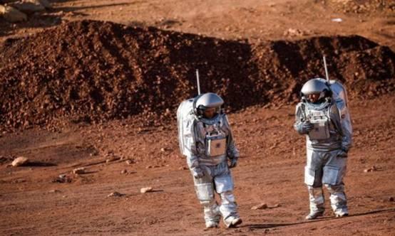 人类真要移民太空？6名科学家在陨石坑模拟火星生活，结果如何？